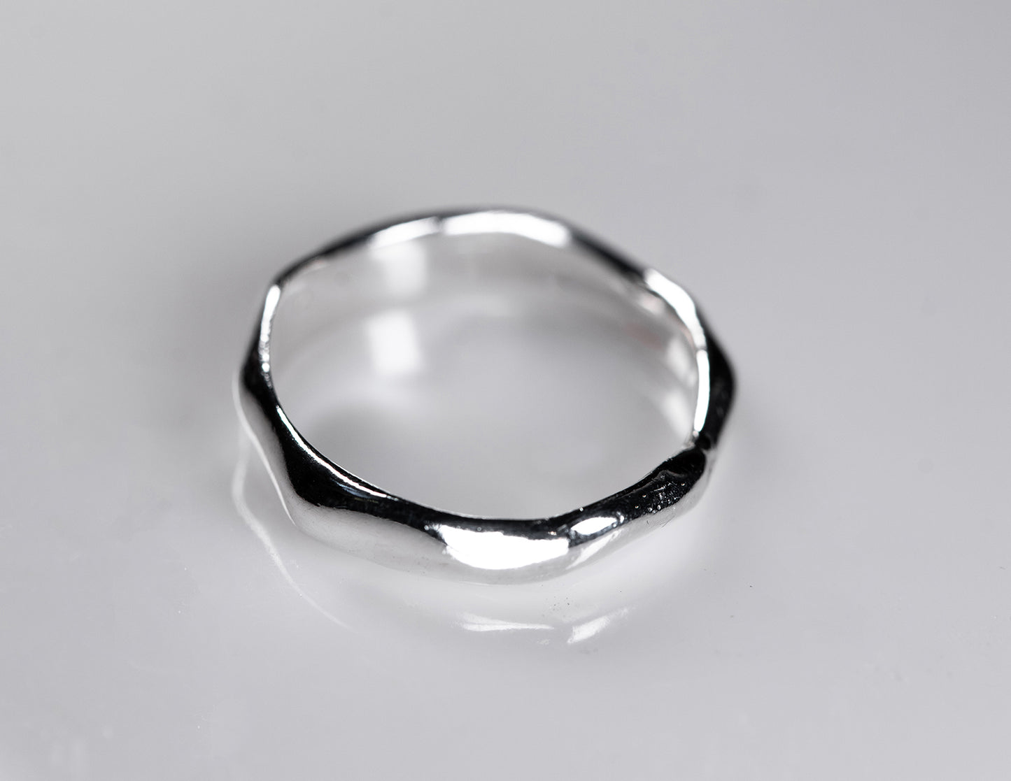 Flow Ring – A Piece Shaped by Fire and Movement