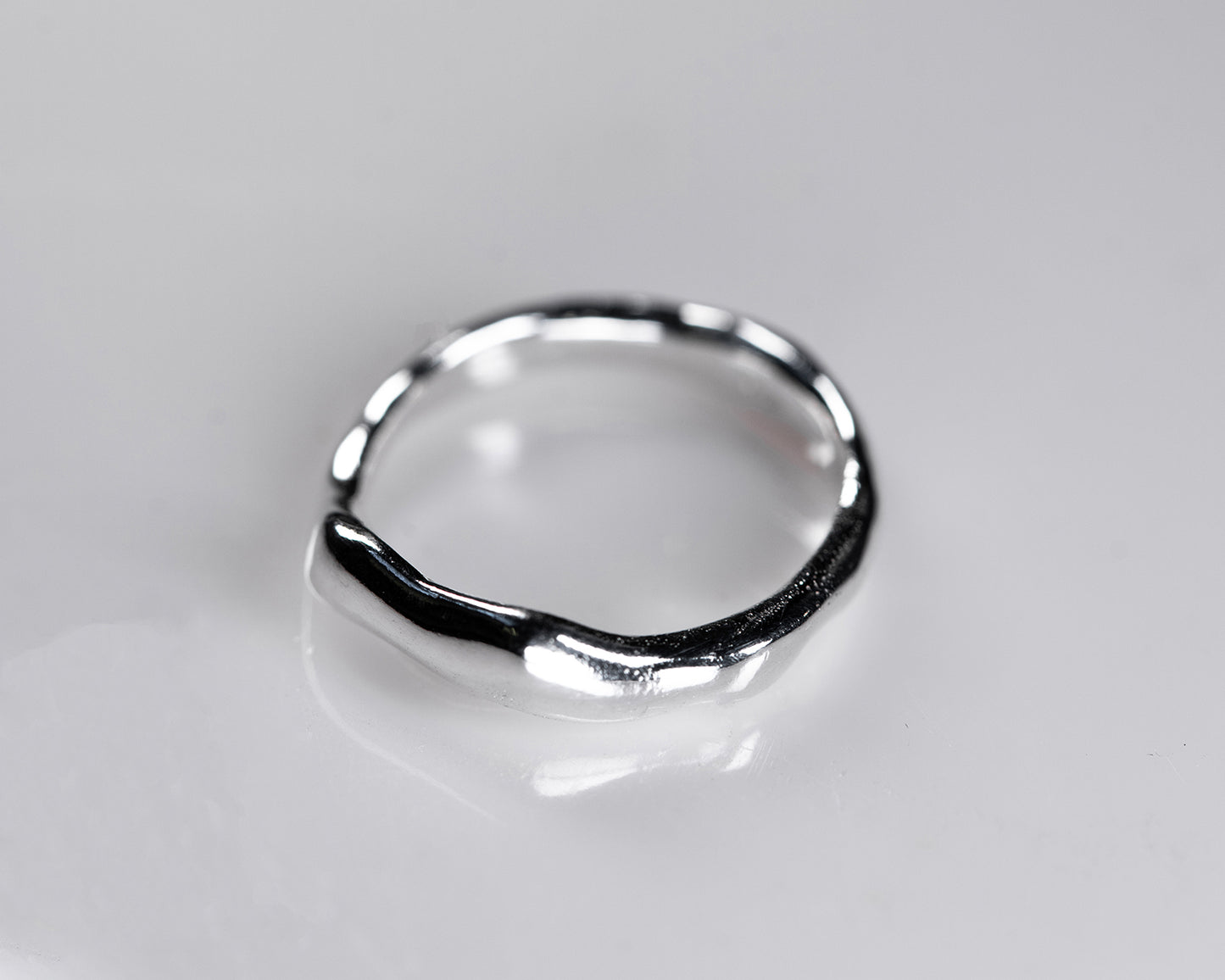 Flow Ring – A Piece Shaped by Fire and Movement