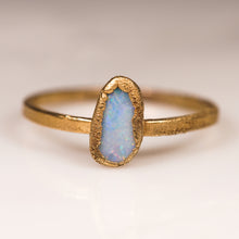 Load image into Gallery viewer, Golden Australian Opal - Size 8.5