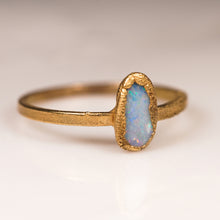 Load image into Gallery viewer, Golden Australian Opal - Size 8.5